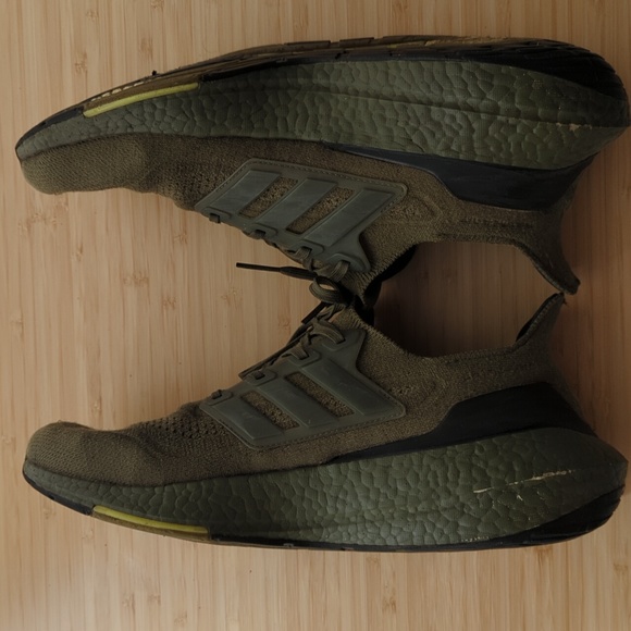 Adidas Ultraboost 21, size US mens 12 - Picture 3 of 6